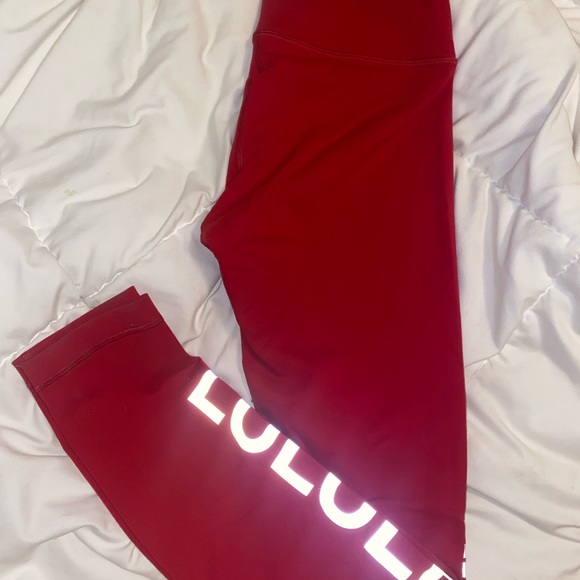Red lulu aligns size 4 - Picture 3 of 3